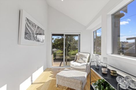 Photo of property in 2/43 Princes Street, Northcote Point, Auckland, 0627