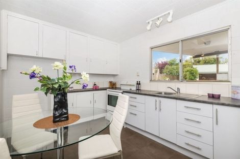 Photo of property in 9 Phillip Parade, Forrest Hill, Auckland, 0620