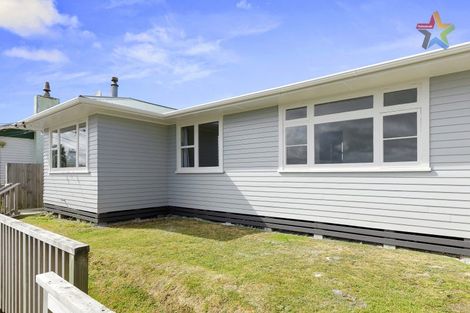 Photo of property in 5 Balmain Street, Newlands, Wellington, 6037
