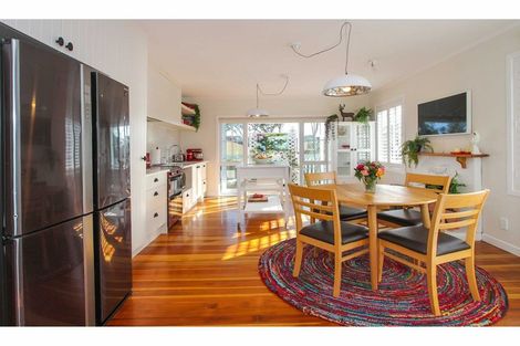 Photo of property in 1/162 Deep Creek Road, Torbay, Auckland, 0630