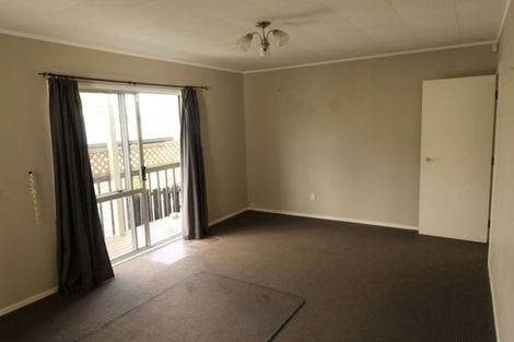 Photo of property in 12 Quincey Place, Massey, Auckland, 0614