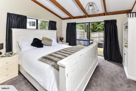 Photo of property in 10 Unsworth Drive, Unsworth Heights, Auckland, 0632