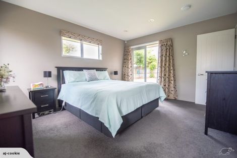 Photo of property in 82 Rothesay Road, Parklands, Christchurch, 8083