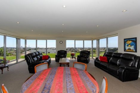 Photo of property in 33 Veale Road, Frankleigh Park, New Plymouth, 4371