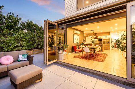 Photo of property in 61 Quadrant Heights, Paraparaumu, 5032