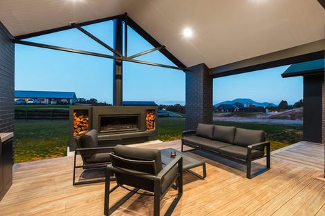 Photo of property in 2 Vickers Way, Acacia Bay, Taupo, 3385