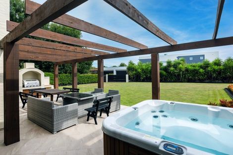 Photo of property in 12 Taunton Green, Papanui, Christchurch, 8052