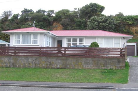Photo of property in 17 Catherine Crescent, Paparangi, Wellington, 6037