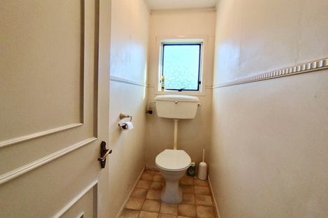 Photo of property in 2/36 Pupuke Road, Takapuna, Auckland, 0622