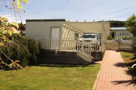 Photo of property in 49 Eden Street, Island Bay, Wellington, 6023