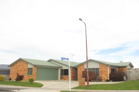 Photo of property in 5 Saxon Woods Drive, Rototuna North, Hamilton, 3210