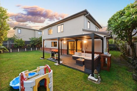 Photo of property in 19 South Kensington Way, Henderson, Auckland, 0612
