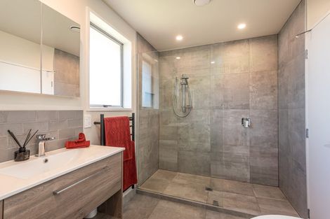 Photo of property in 52 Woodend Road, Woodend, 7610