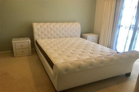 Photo of property in 28 Parkwood Crescent, Gulf Harbour, Whangaparaoa, 0930