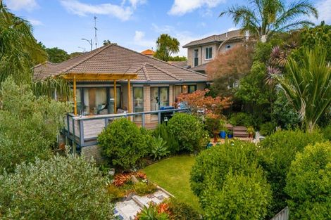 Photo of property in 10 Anchorite Way, Red Beach, 0932