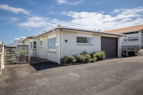 Photo of property in 2/3 Sandel Rise, Merrilands, New Plymouth, 4312