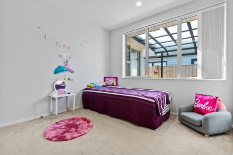 Photo of property in 9 Toropapa Close, Takanini, 2110