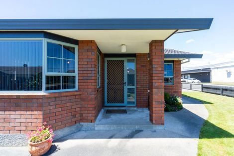 Photo of property in 2 Surrey Lane, Levin, 5510