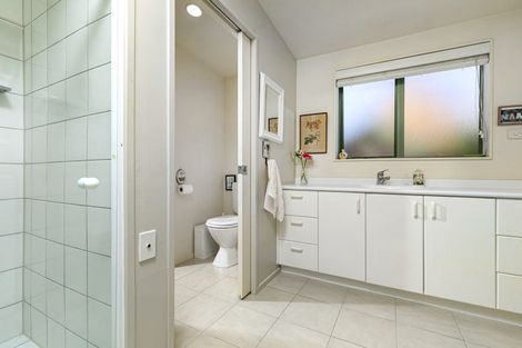 Photo of property in 9/34 Waipuia Place, Greenhithe, Auckland, 0632