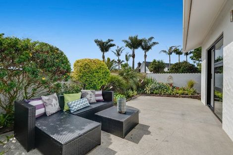 Photo of property in 12a Eagle Place, Red Beach, 0932