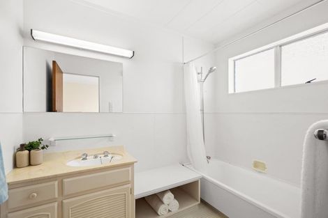 Photo of property in 3b Hunter Place, Merrilands, New Plymouth, 4312