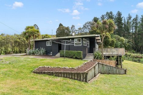 Photo of property in 307 Ruakokoputuna Road, Ruakokoputuna, Martinborough, 5781