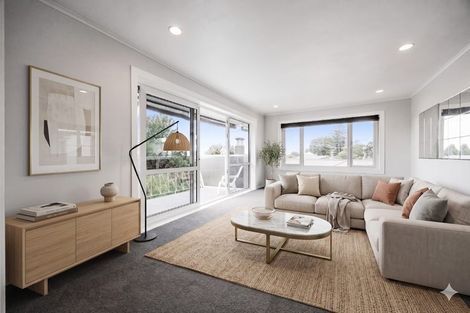 Photo of property in 175 Glenfield Road, Hillcrest, Auckland, 0627
