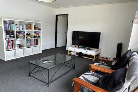 Photo of property in 39 Aniseed Grove, Timberlea, Upper Hutt, 5018