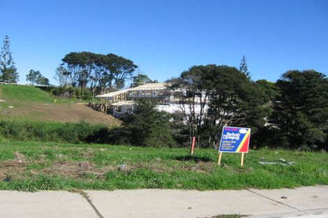 Photo of property in 40 Newbury Place, Schnapper Rock, Auckland, 0632