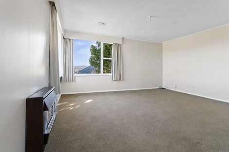 Photo of property in 3a Kinapori Terrace, Newlands, Wellington, 6037