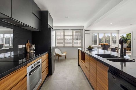 Photo of property in 25 Holland Avenue, Point England, Auckland, 1072