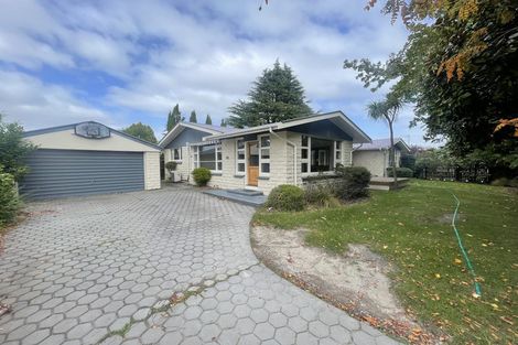 Photo of property in 2 Ilfracombe Place, Burnside, Christchurch, 8053