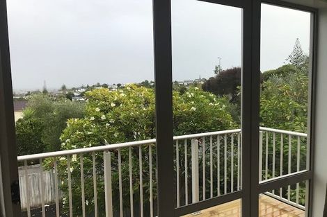 Photo of property in 11 Belle Verde Drive, Sunnynook, Auckland, 0630