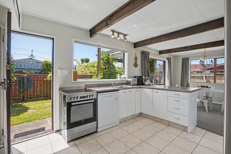 Photo of property in 95b Eatwell Avenue, Paraparaumu Beach, Paraparaumu, 5032