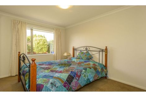 Photo of property in 33 Bottle Lake Drive, Parklands, Christchurch, 8083