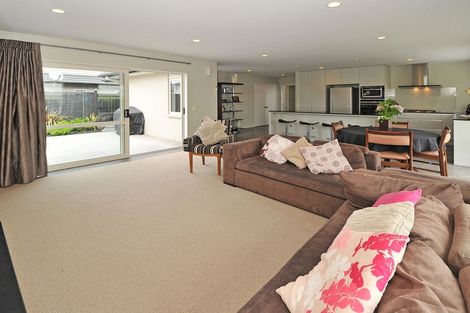 Photo of property in 27 Pickaberry Avenue, Karaka, Papakura, 2113