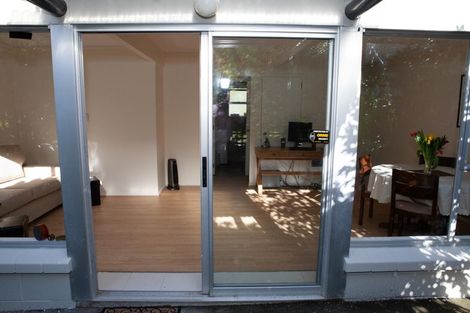 Photo of property in 9/18 Parr Terrace, Castor Bay, Auckland, 0620