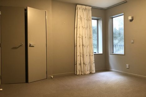 Photo of property in 72 Oriental Parade, Oriental Bay, Wellington, 6011