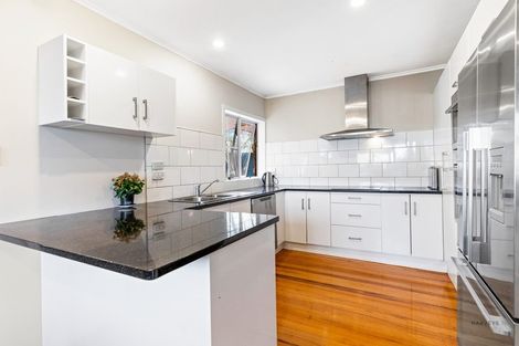 Photo of property in 3 Rerewai Place, Kelston, Auckland, 0602