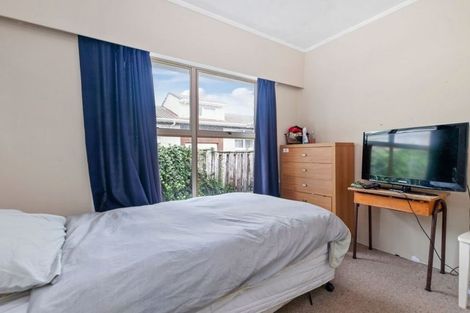 Photo of property in 2/6 Trafalgar Road, Milford, Auckland, 0620