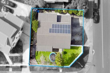 Photo of property in 1 Riesling Place, Henderson, Auckland, 0612