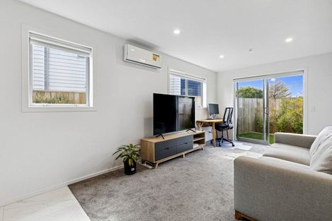 Photo of property in 9/22 Denver Avenue, Sunnyvale, Auckland, 0612