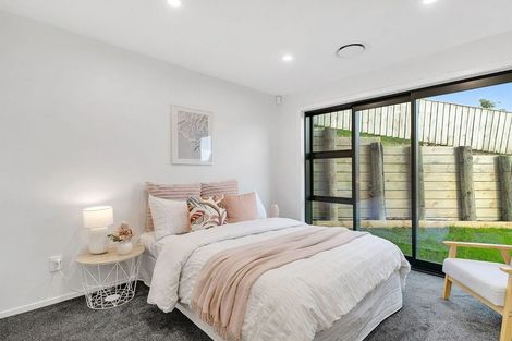 Photo of property in 68 Kakariki Grove, Waikanae, 5036