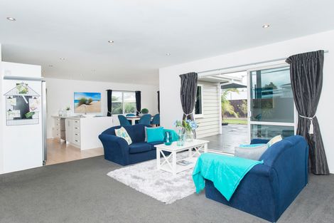 Photo of property in 32 Emily Street, Riverdale, Gisborne, 4010