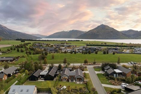 Photo of property in 2 Caithness Court, Jacks Point, Queenstown, 9371