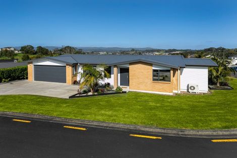 Photo of property in 4 Karika Place, Massey, Auckland, 0614
