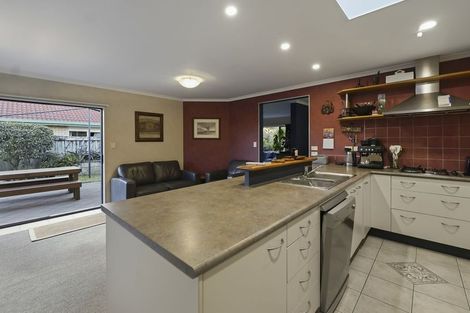 Photo of property in 40 Mcleod Place, Papamoa Beach, Papamoa, 3118