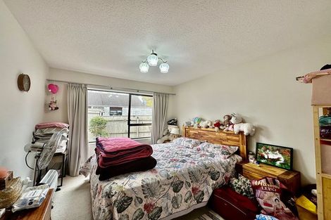 Photo of property in 2/92 North Avon Road, Richmond, Christchurch, 8013