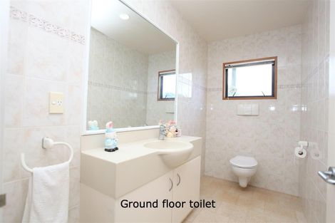 Photo of property in 2 Devon Road, Bucklands Beach, Auckland, 2012