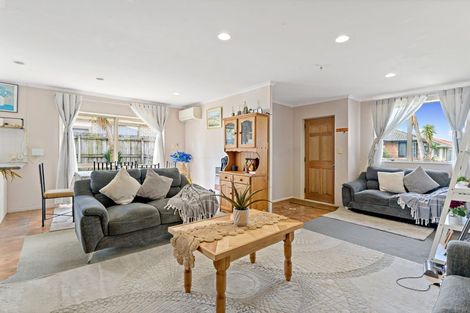 Photo of property in 13 Piriti Place, Weymouth, Auckland, 2103